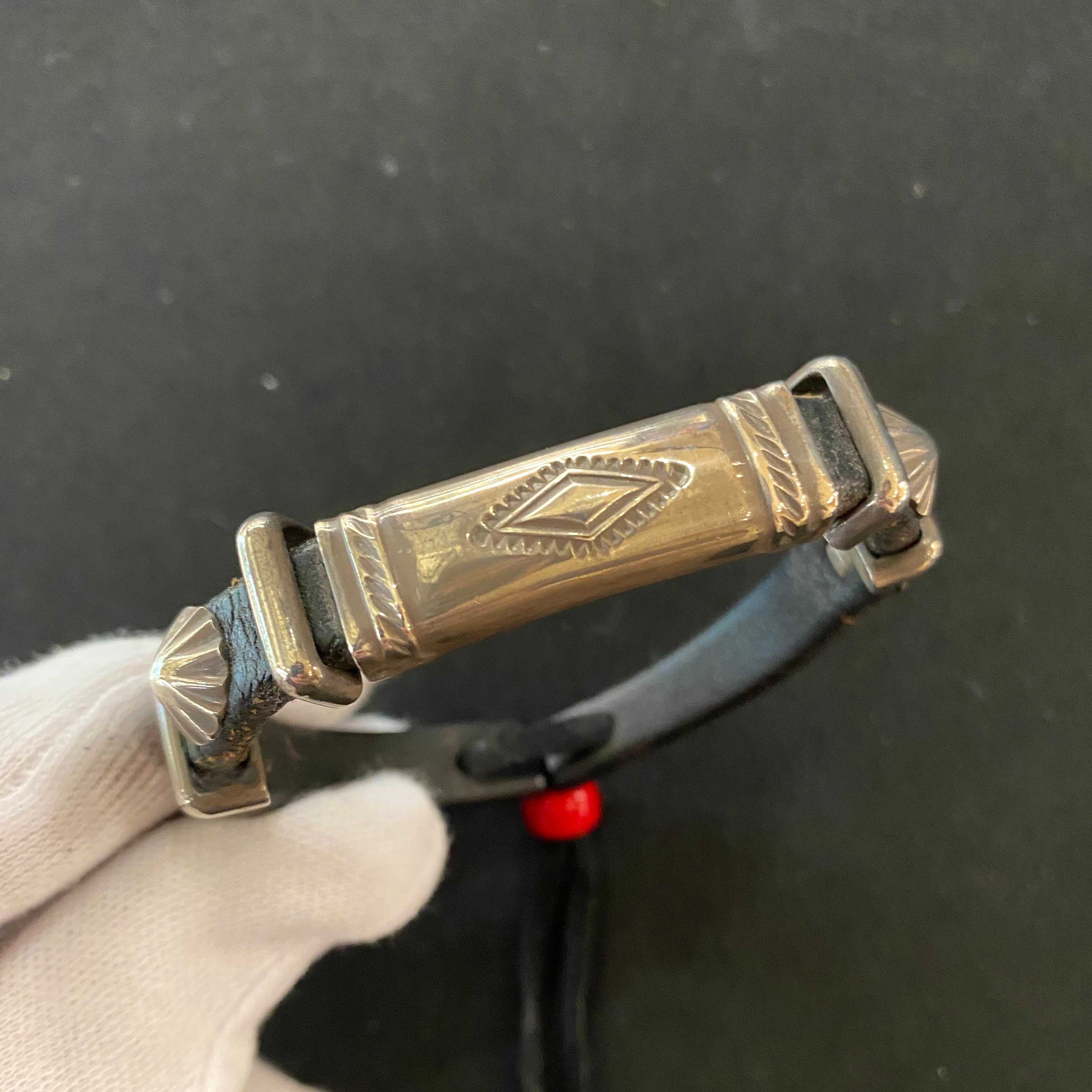 ゴローズ goro's レザーブレス 黒 ゴローズ goro's [超美品]K18付ウニコンチョ革ブレス(黒) – DELTAone