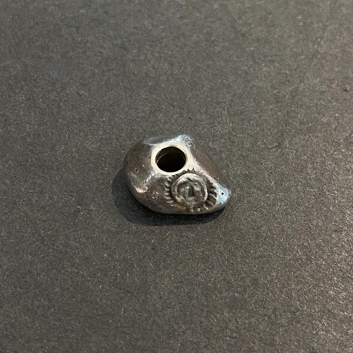 ゴローズ goro's 刻印ビーズ(左)