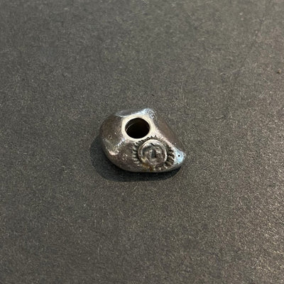 ゴローズ goro's 刻印ビーズ(左)