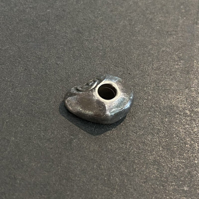 ゴローズ goro's 刻印ビーズ(左)