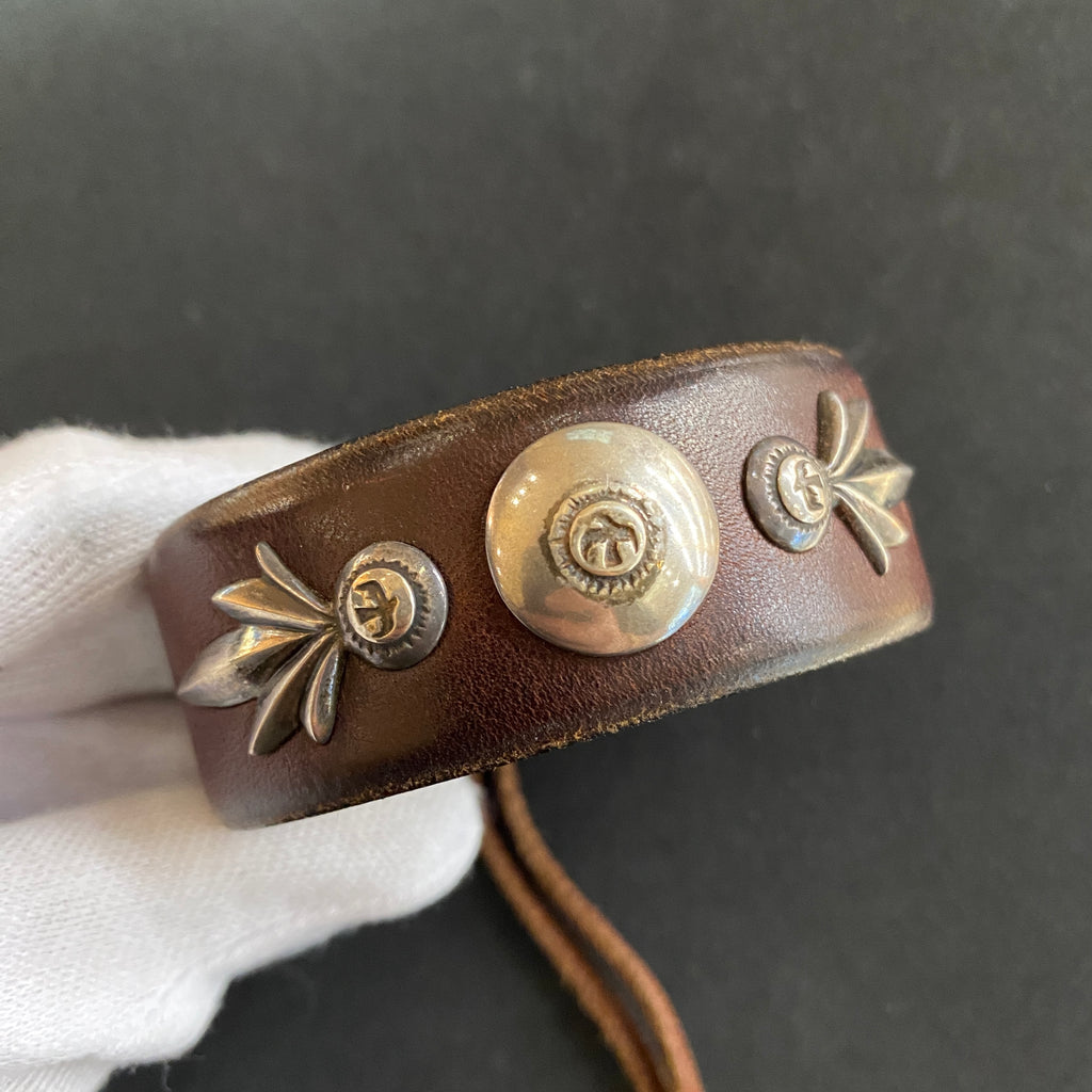 プロフ確認⭐︎number.69様　ゴローズ　革　レザーブレスレット　コンチョ付き プロフ確認⭐︎number.69様 ゴローズ 革 レザーブレスレット