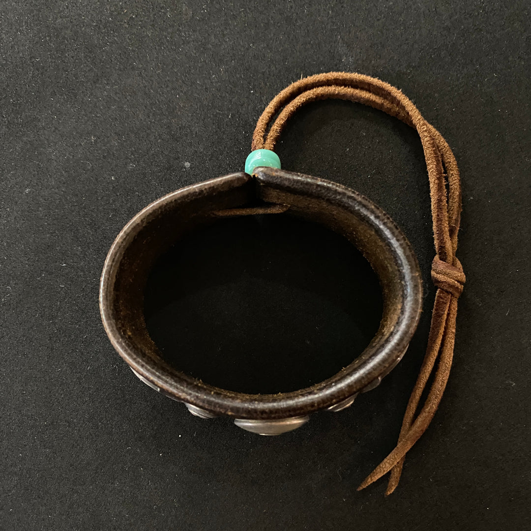 ゴローズ goro's 刻印コンチョ付GCコンチョ革ブレス(焦茶) – DELTAone