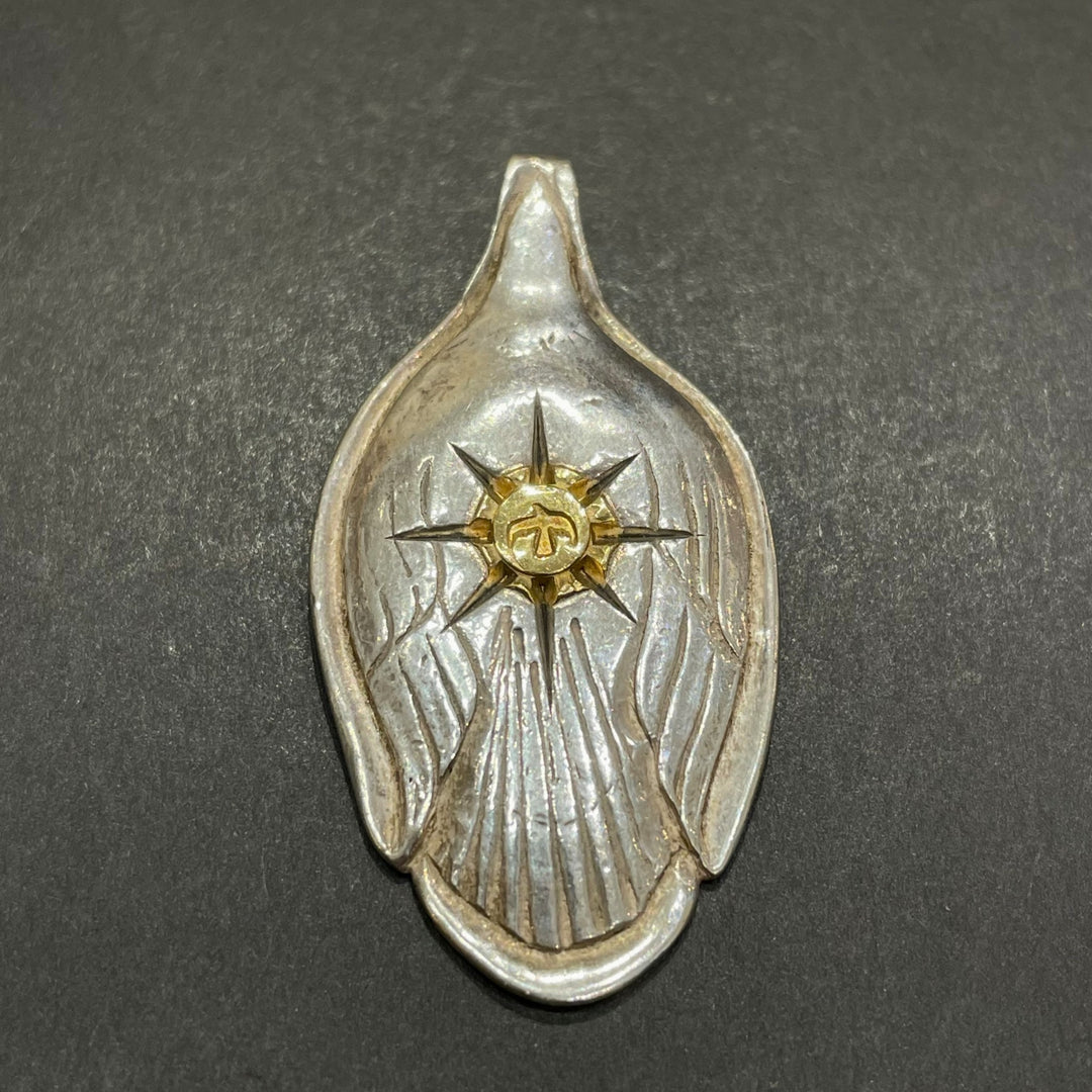 黄金の白鳥 スプーンなどをたてるものです。 黄金の白鳥 スプーンなどをたてるものです。