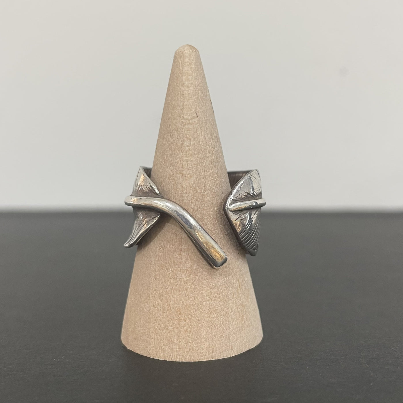 ゴローズ goro's メタル付フェザーリング(17号)※斜め飛び