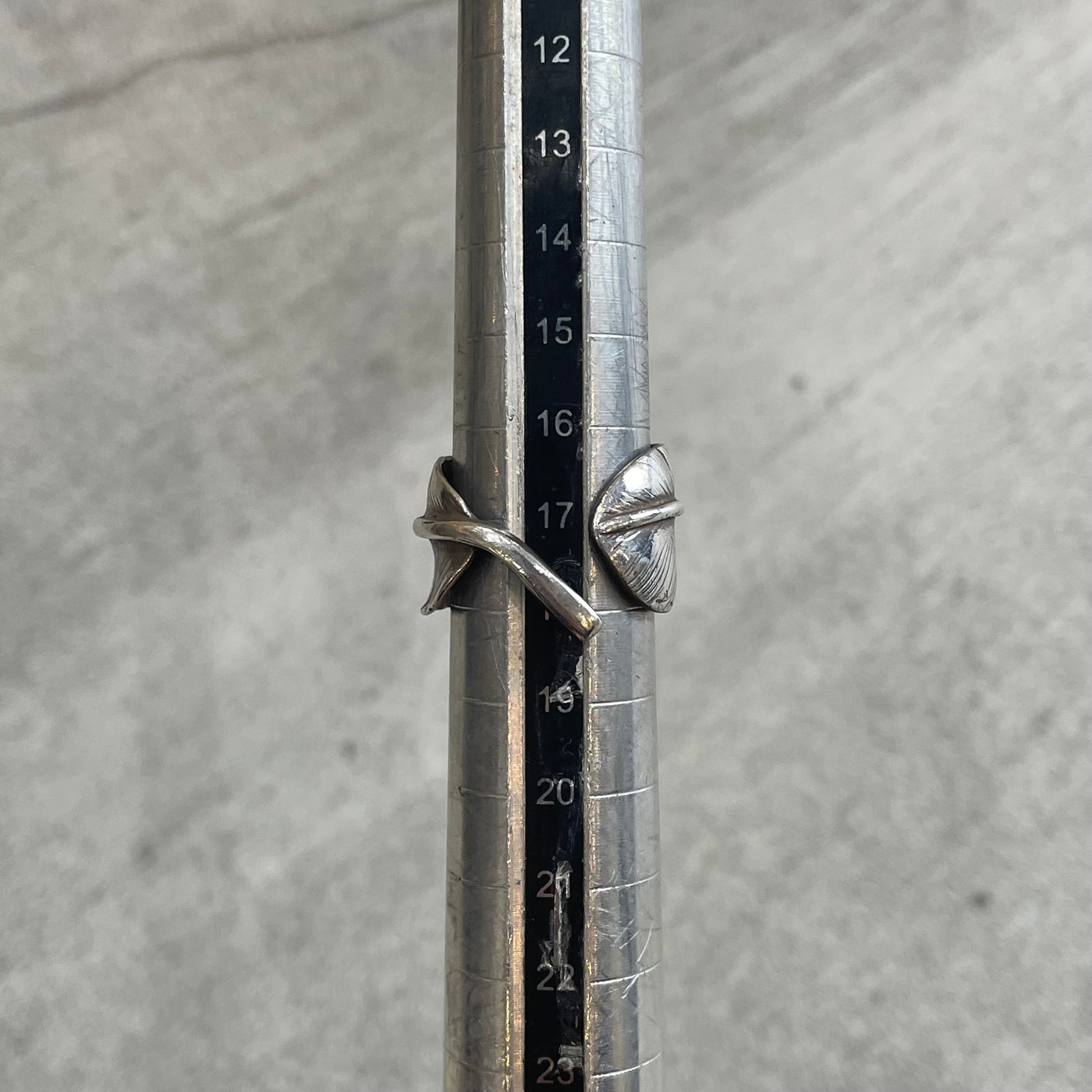 ゴローズ goro's メタル付フェザーリング(17号)※斜め飛び