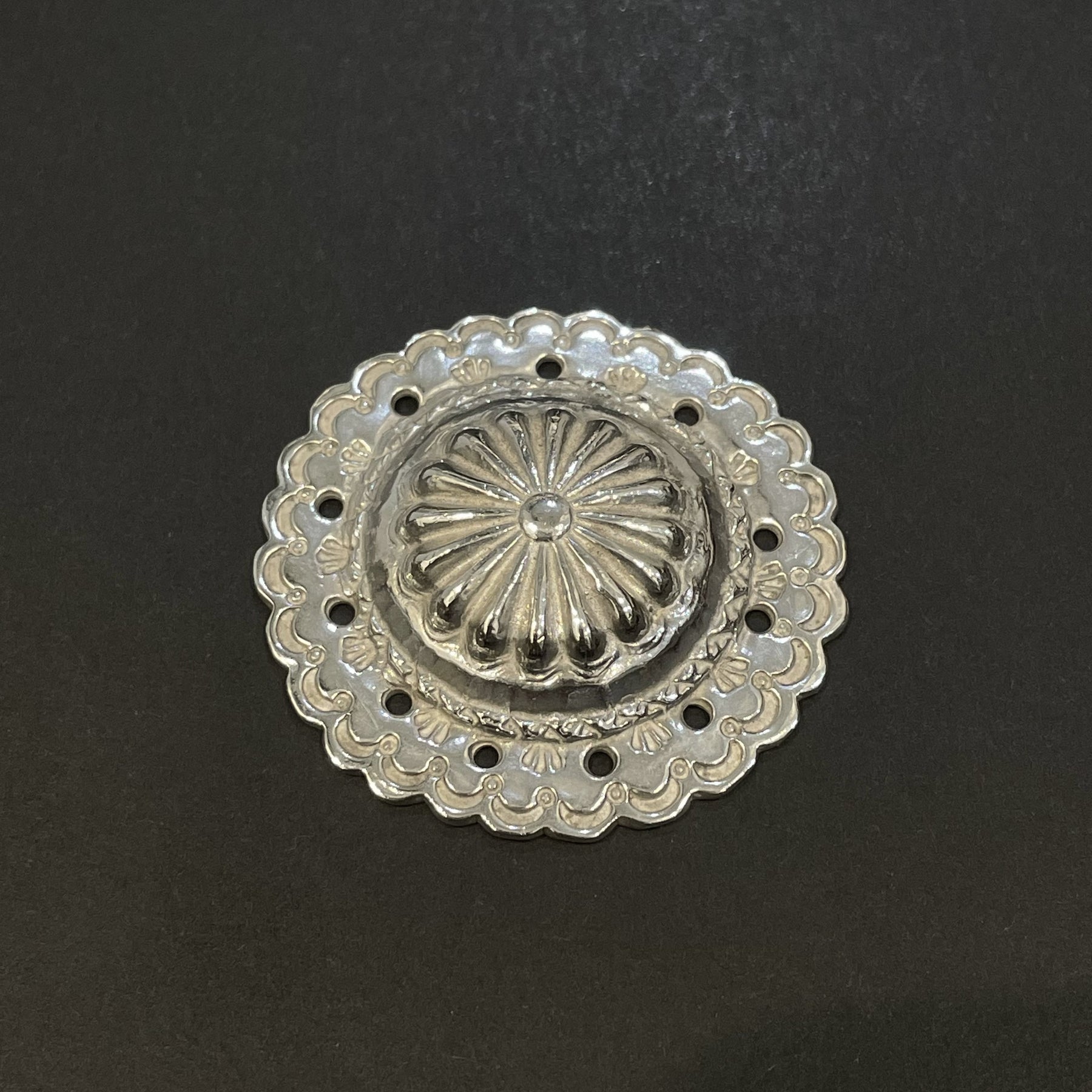 ゴローズ goro's SVフラワーコンチョ(大) – DELTAone