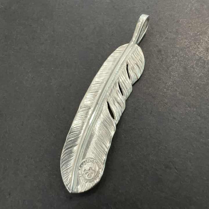 お値下げ‼️限界値❤️goro's ゴローズ 正規品メタル付き 特大フェザー ❤️ IMG_2500_720x.jpg?v=1718954696