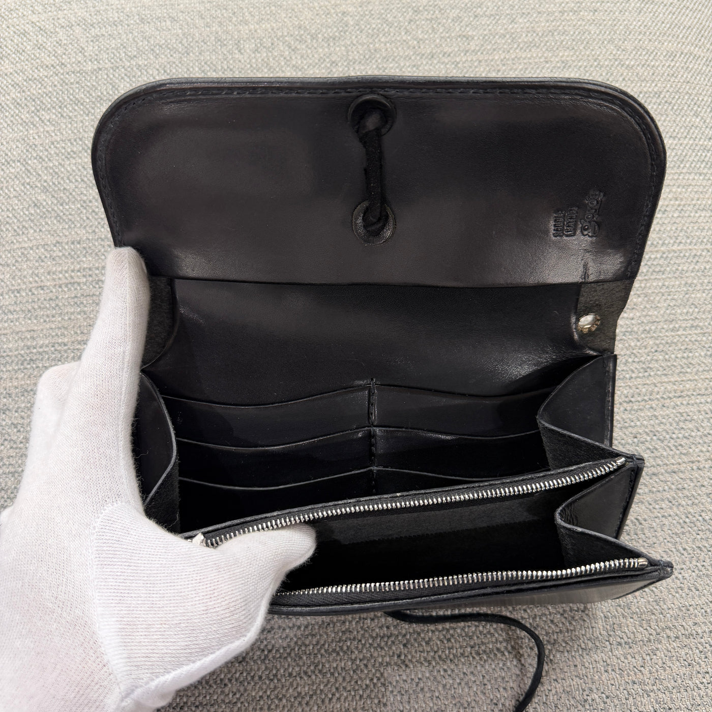 ゴローズ goro's [ほぼ新品]カスタム二つ折り長財布(黒)※天然