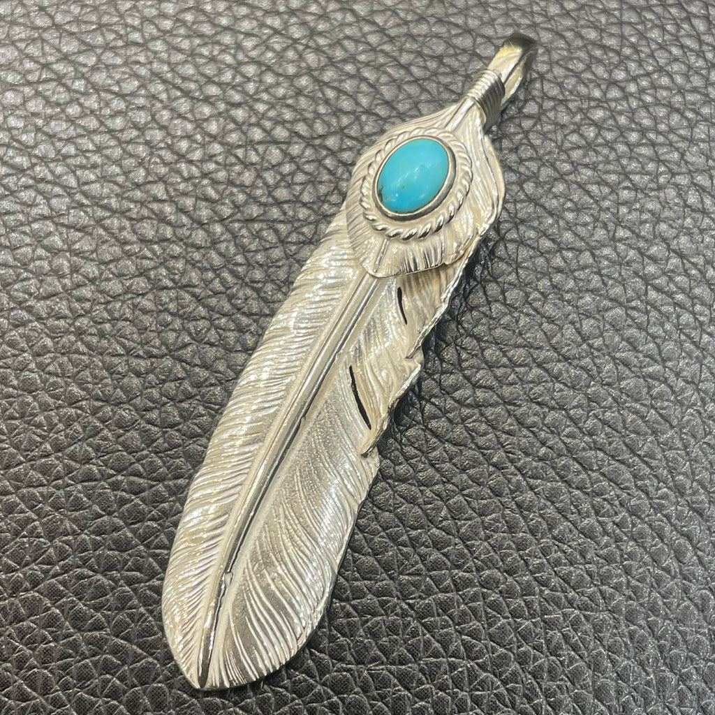 上銀フェザー 上銀特大フェザー (左) 特大フェザー - MONTE-CARLO 原宿