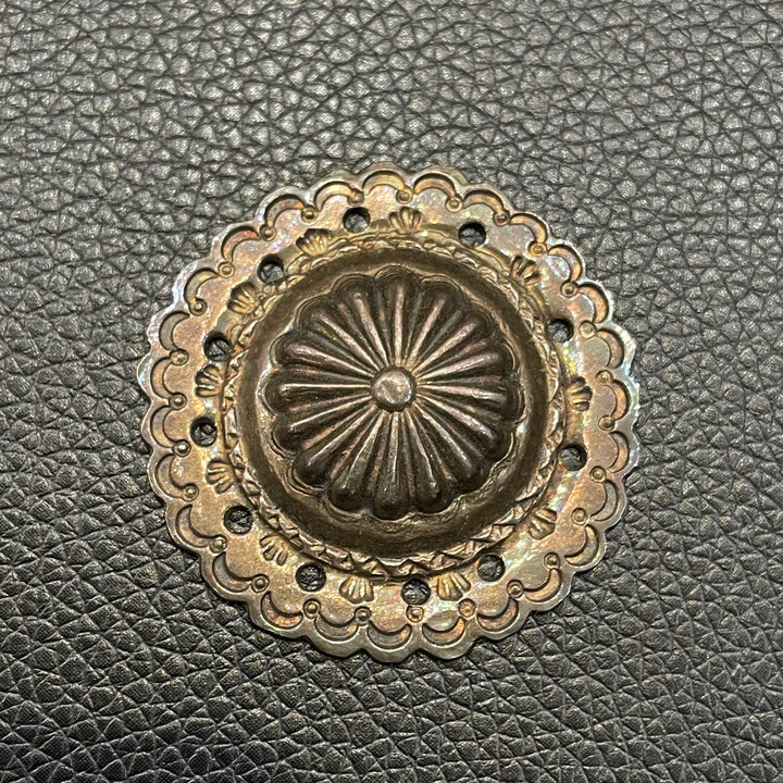 ゴローズgoro's丸形フラワーコンチョ ゴローズ goro's [OLD]金縄TQフラワーコンチョ(横) – DELTAone