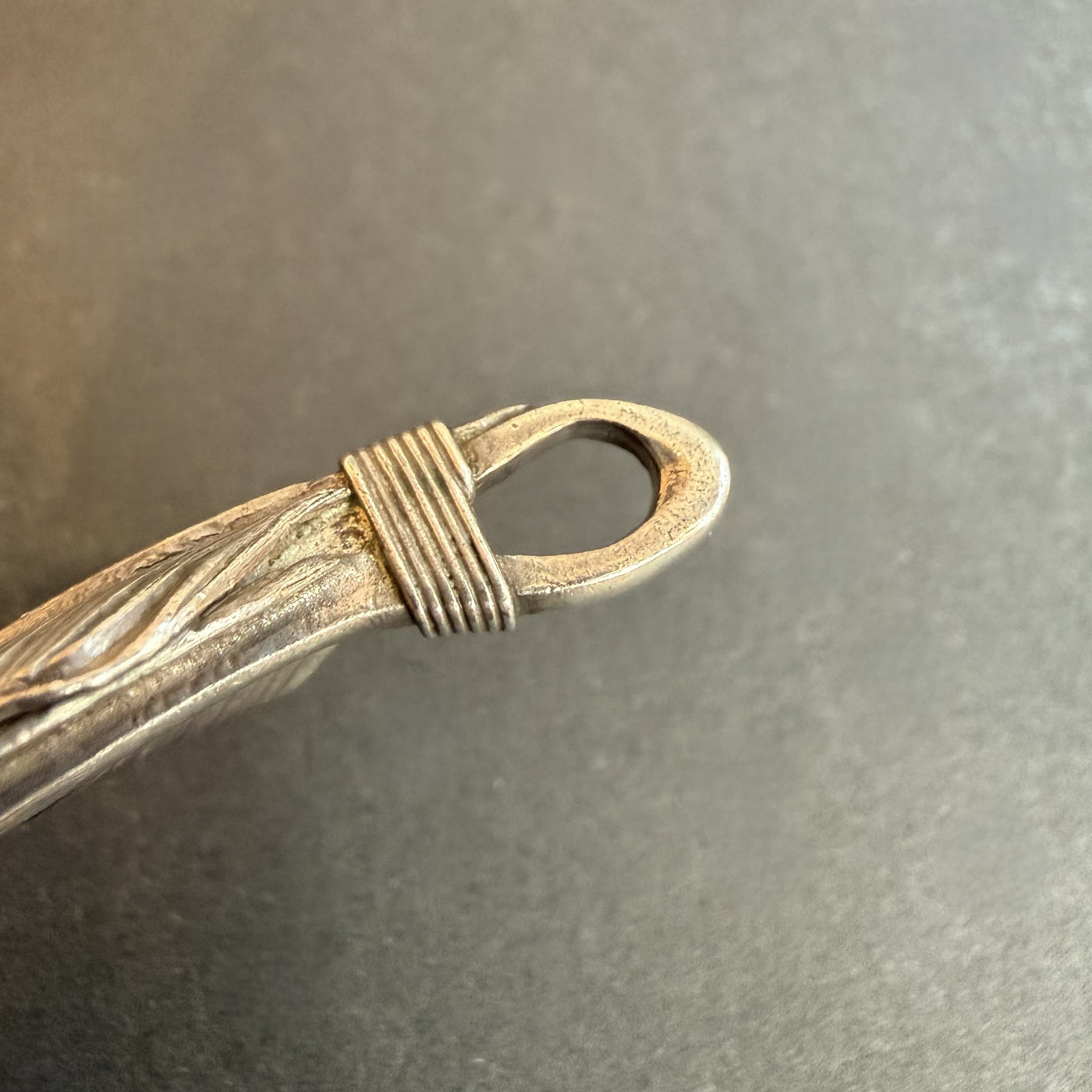 ゴローズ goro's [特別SALE]上銀特大フェザー(右)/雰囲気有り – DELTAone