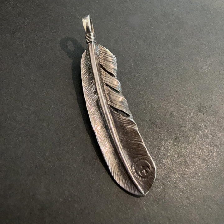 銀製ゴローズ　goro's ゴローズ　フェザー(黒G86) ゴローズ goro's [現行]上銀銀縄TQ特大フェザー(右) – DELTAone